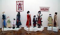 Выставка национальных костюмов в Сакском городском музее