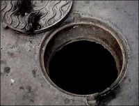 В Саках все чаще крадут крышки от канализационных люков, 2 марта 2010