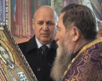 Городской голова Саки подарил икону  Свято-Ильинскому храму, 12 апреля 2011