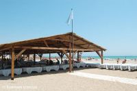 В Евпатории появился специализированный пляж для инвалидов «Оазис»