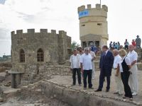Председатель Совмина Крыма посетил скифское городище Кара-Тобе, 16 августа 2012