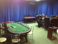 В Саках прикрыли мужской покерный клуб