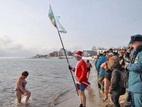 Сакские моржи участвовали в  «Рождественском заплыве» в Евпатории