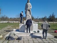Сакские власти проверили состояние памятников Великой Отечественной войны, 18 апреля 2015