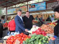 Андрей Ивкин посетил центральный сакский рынок