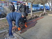 На Симферопольской началась укладка тротуарной плитки