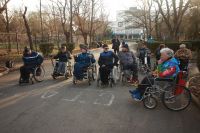 В "Бурденко" прошла гонка на инвалидных колясках