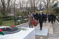 Возложение венков к мемориалу, 9 декабря 2020