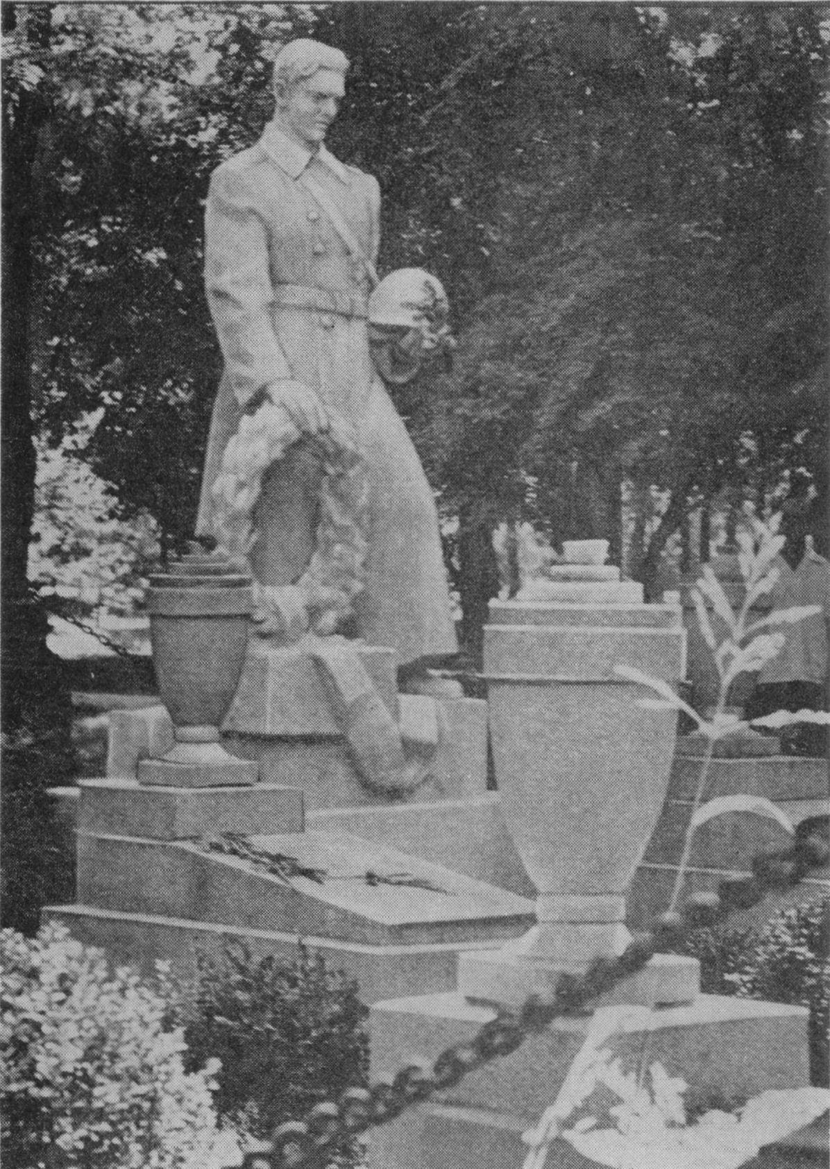 Памятник советским летчикам, павшим в боях за освобождение Крыма весной 1944 года