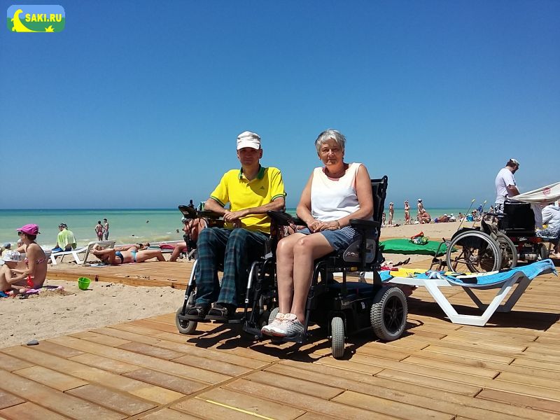 На пляже для инвалидов