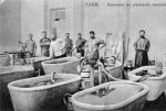 Грязелечебница XIX век - больные в уличных ваннах.