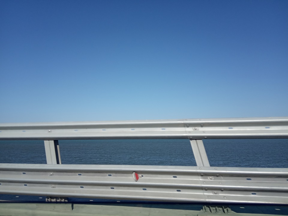 Море с Крымского моста