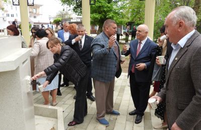 В сакском парке открыли бювет с минеральной водой, 15 мая 2026