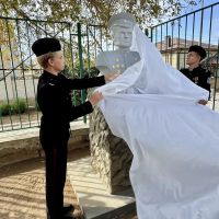 В гимназии открыли бюст Григория Завгороднего