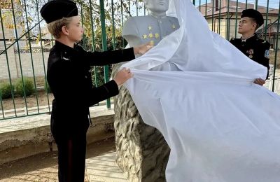 В гимназии открыли бюст Григория Завгороднего, 14 сентября 2026
