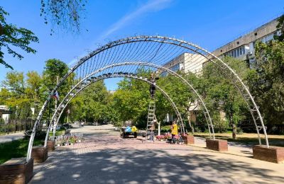На Курортной оборудуют цветочную арку, 16 мая 2025
