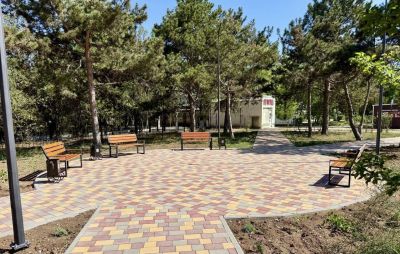 В Саках появился новый сквер, 27 мая 2025