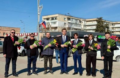 8 марта Саки сиял улыбками и тюльпанами!, 8 марта 2026